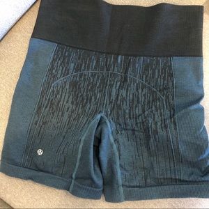 Black and deep teal lulu lemon high waisted short